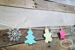 Fun and Easy DIY Paper Garland, perfect for last minute decorating
