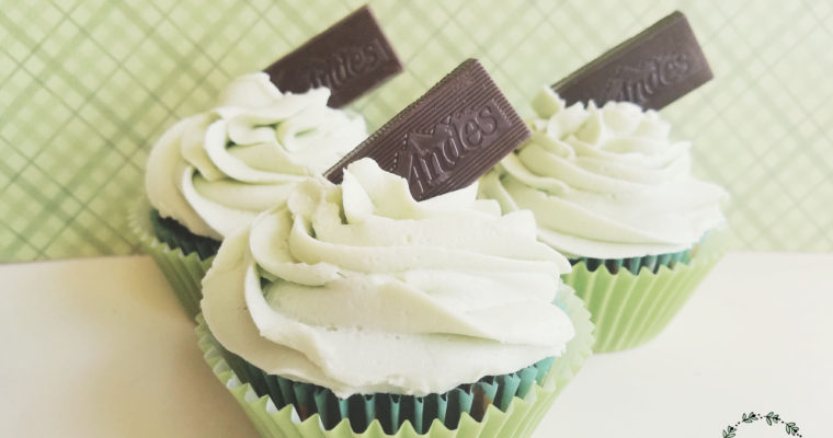 Easy Chocolate Cupcakes with Mint Buttercream Frosting